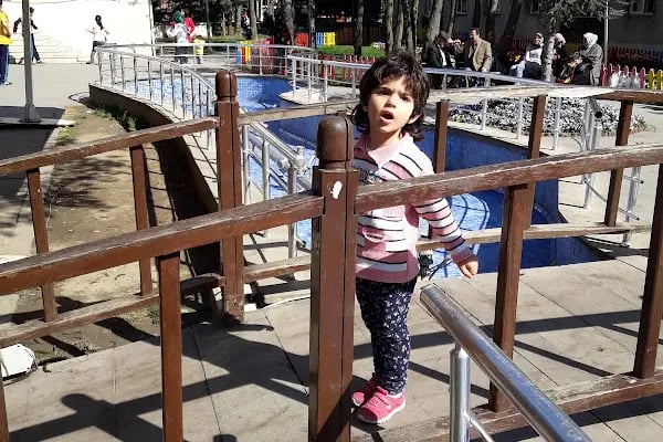 Bağcilar Belediyesi Merkez Mahallesi Aile Parkı - Resim 15