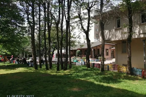 Bağcilar Belediyesi Merkez Mahallesi Aile Parkı - Resim 1