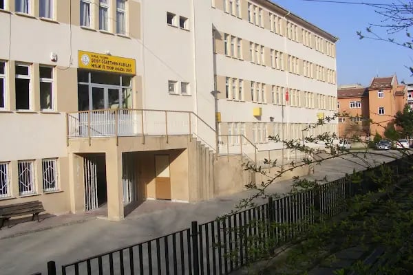 Şehit Öğretmen Kubilay Anadolu Lisesi - Resim 1