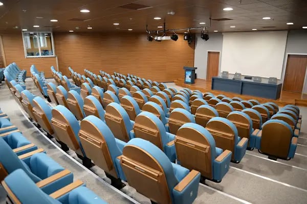 Bursa Uludağ Üniversitesi Prof. Dr. Fuat Sezgin Merkez Kütüphanesi - Resim 5