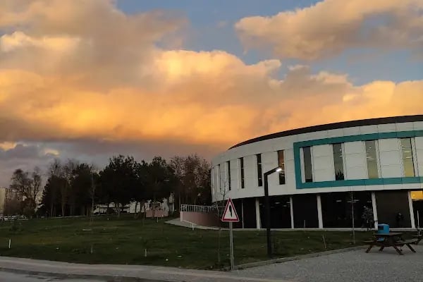 Bursa Uludağ Üniversitesi Prof. Dr. Fuat Sezgin Merkez Kütüphanesi - Resim 10