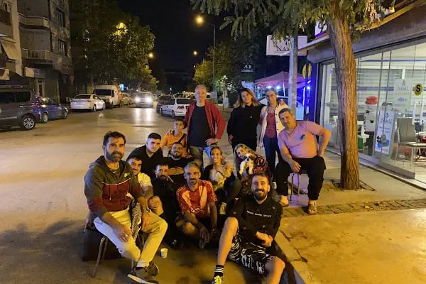 Bench Cafe Hali Saha - Resim 4