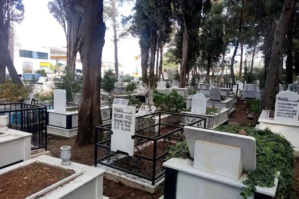 Pınarbaşı Mezarlığı - Resim 1