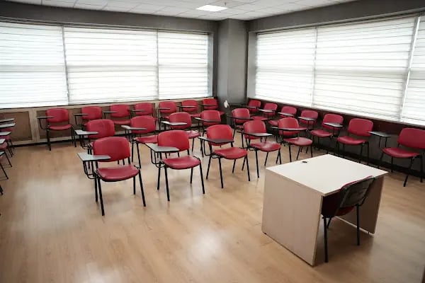 Just English Dil Okulları Beylikdüzü - Resim 1
