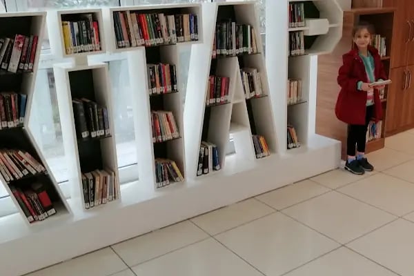 Emine Hacıkura Kütüphanesi - Resim 12