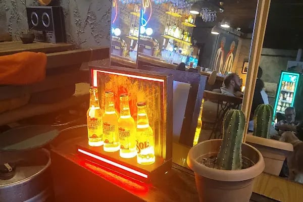 Pub Antic - Resim 19
