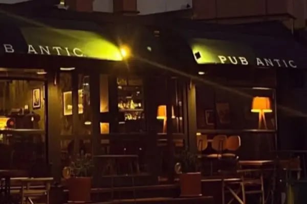 Pub Antic - Resim 12