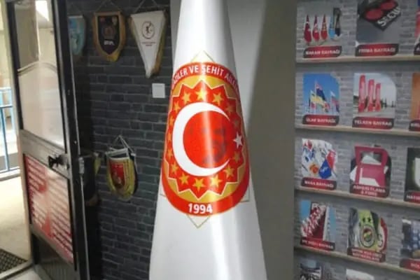 Bayrakçı, Bayrak Ankara, Bayrak imalatı, Bayrak Imalatçısı, Makam bayrağı ankara, logolu bayrak - Üçrenk Bayrak Ve Flama - Resim 3