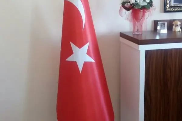 Bayrakçı, Bayrak Ankara, Bayrak imalatı, Bayrak Imalatçısı, Makam bayrağı ankara, logolu bayrak - Üçrenk Bayrak Ve Flama - Resim 9