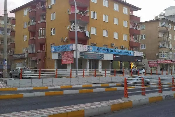 Özel Yeni Eğitimciler Sürücü Kursu - Resim 1