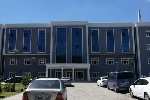 Sakarya Üniversitesi Fen Edebiyat Fakültesi Tarih-Sosyoloji Binası - Resim 1