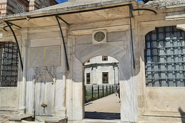 Fatih Sultan Mehmet Türbesi - Resim 13