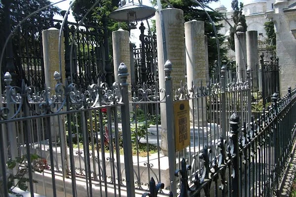 Fatih Sultan Mehmet Türbesi - Resim 18