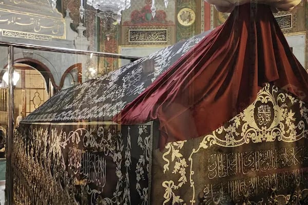 Fatih Sultan Mehmet Türbesi - Resim 11