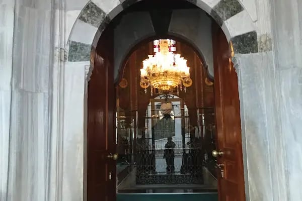 Fatih Sultan Mehmet Türbesi - Resim 12
