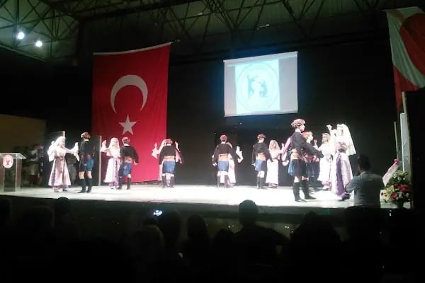 Ayfer Feray Açıkhava Tiyatrosu - Resim 1