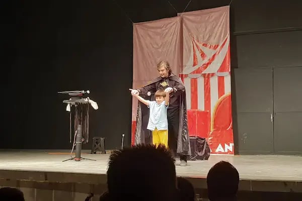 Ayfer Feray Açıkhava Tiyatrosu - Resim 4