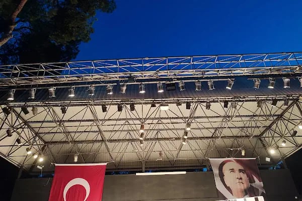 Ayfer Feray Açıkhava Tiyatrosu - Resim 12