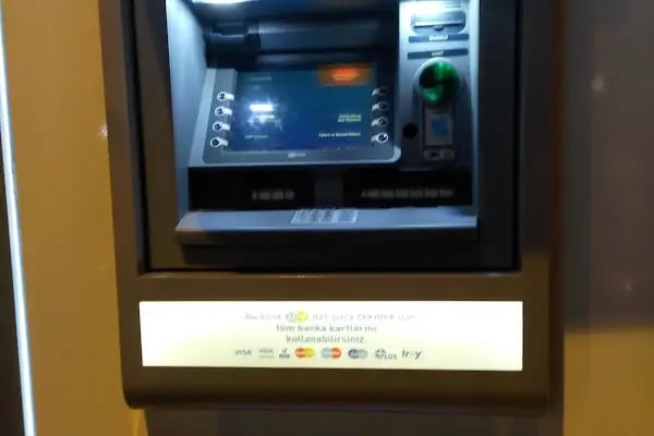 Halkbank Buca Şubesi - Resim 12