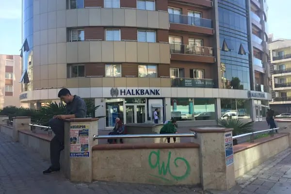 Halkbank Buca Şubesi - Resim 1