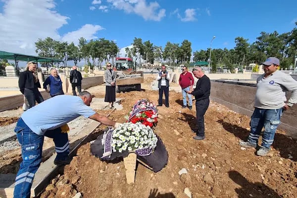 Kurşunlu Kent Mezarlığı - Resim 13