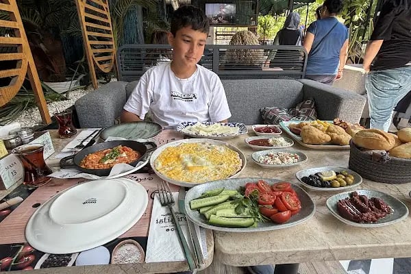 İstişare Cafe - Resim 17