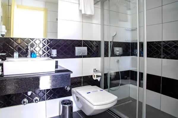 Moonshine Hotel &amp; Suites - Resim 4