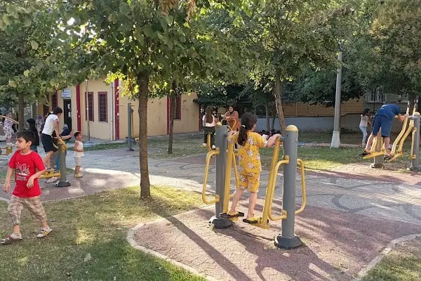 Bağcılar Belediyesi Uçanevler Parkı Aile Çay Bahçesi - Resim 8