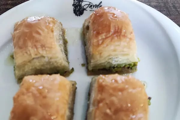 Favola Restaurant Cafe - Resim 3