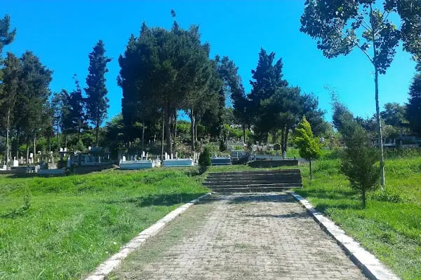 Adatepe Mezarlığı - Resim 4