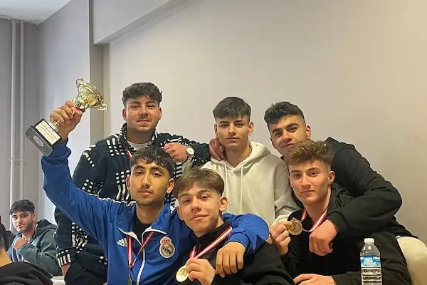 Aliya izzetbegoviç anadolu lisesi - Resim 4