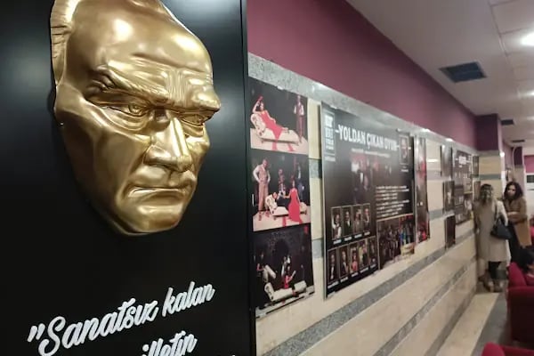Antalya Devlet Tiyatrosu Sahnesi - Resim 12