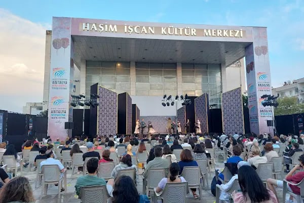 Antalya Devlet Tiyatrosu Sahnesi - Resim 17