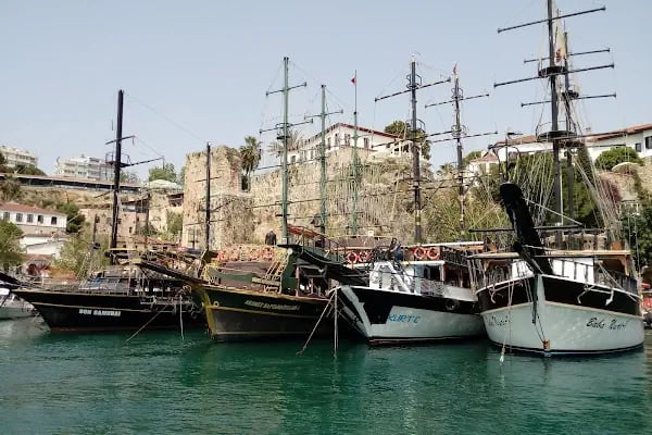 Antalya Devlet Tiyatrosu Sahnesi - Resim 13