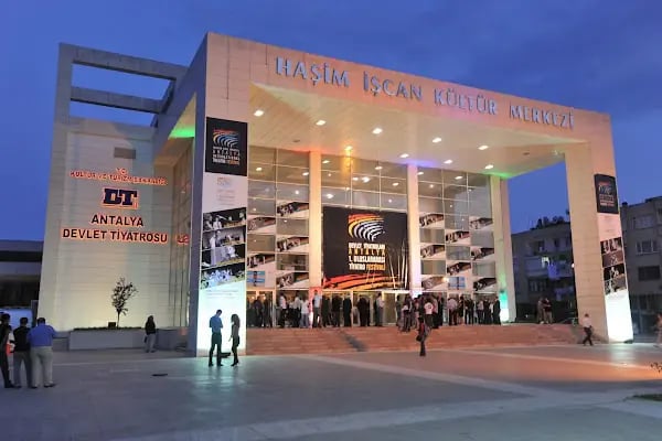 Antalya Devlet Tiyatrosu Sahnesi - Resim 2