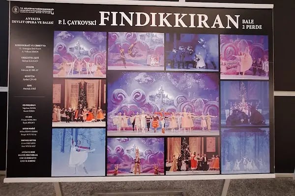 Antalya Devlet Tiyatrosu Sahnesi - Resim 11