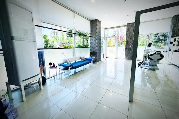 Dr.Dt. Kardelen Bağcı, Gülüş Tasarımı ve İmplant Klinikleri. Dişeti Tedavisi/ Zirkonyum/ Estetik Diş Hekimliği - Resim 11
