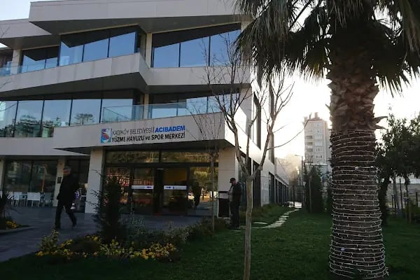 Kadıköy Belediyesi Acıbadem Yüzme Havuzu - Resim 4