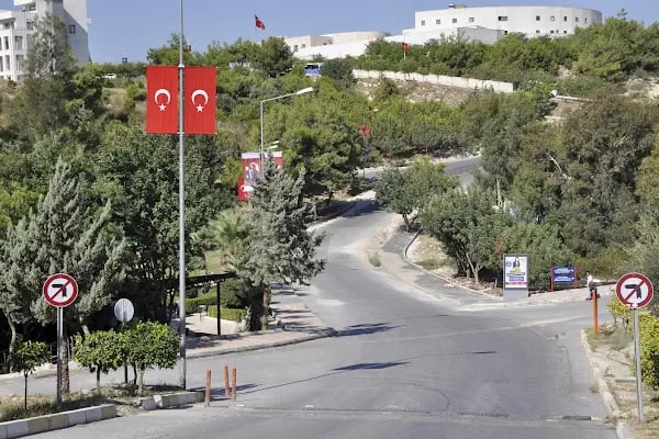 Mersin Üniversitesi - Resim 1