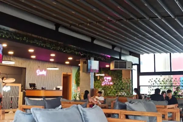Dazzling Cafe - Resim 3