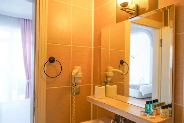 Winecity Hotel - Resim 4