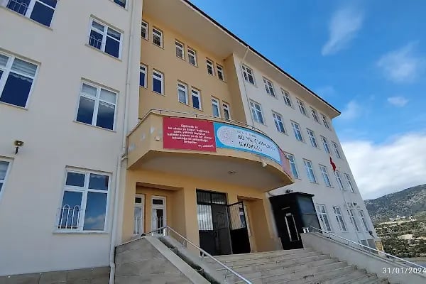 80. Yıl Cumhuriyet Ortaokulu - Resim 2