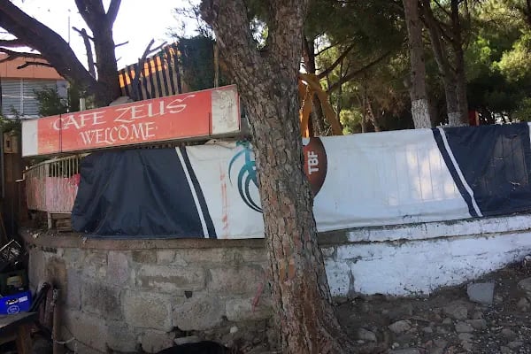 Zeus Cafe - Resim 14