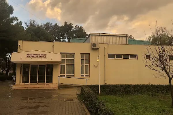 Buca Eğitim Fakültesi Konferans Salonu - Resim 4