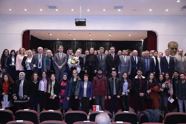Buca Eğitim Fakültesi Konferans Salonu - Resim 15
