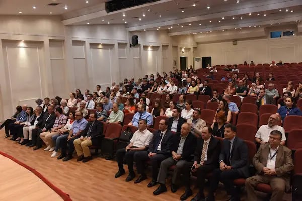 Buca Eğitim Fakültesi Konferans Salonu - Resim 13