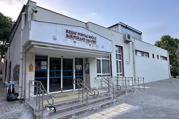 Buca Eğitim Fakültesi Konferans Salonu - Resim 1