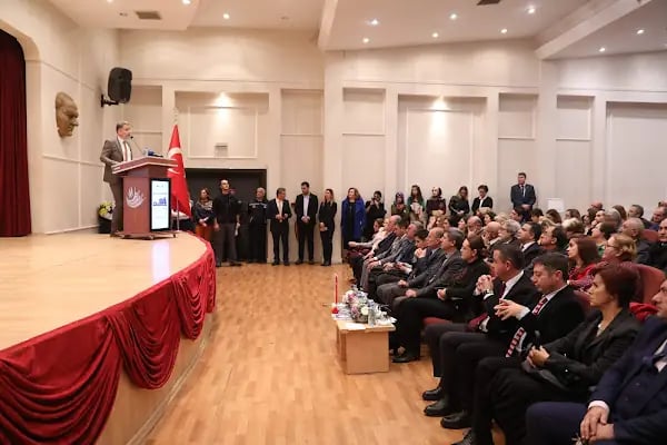 Buca Eğitim Fakültesi Konferans Salonu - Resim 7