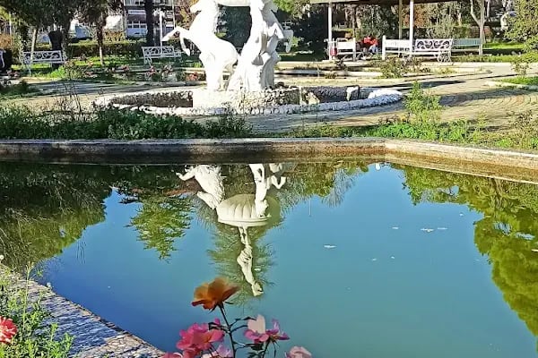 Buca Eğitim Fakültesi Konferans Salonu - Resim 5