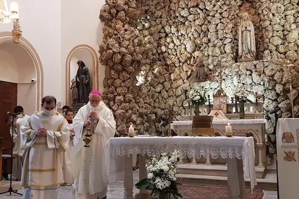 Notre Dame De Lourdes Katolik Kilisesi - Resim 3